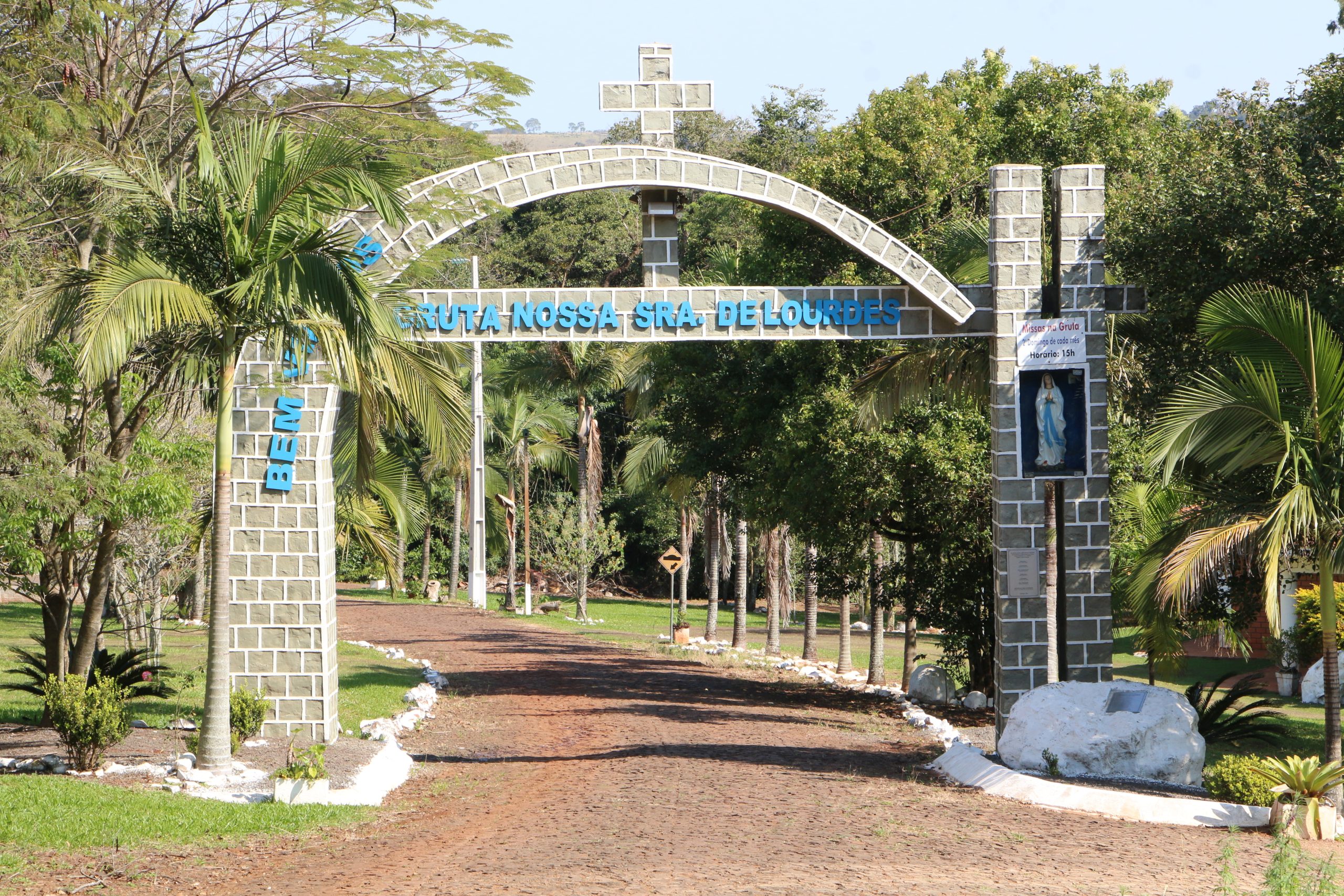 Gruta de Nossa<br> Senhora de Lourdes